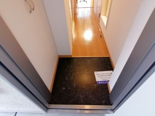 レオパレスラトナの玄関