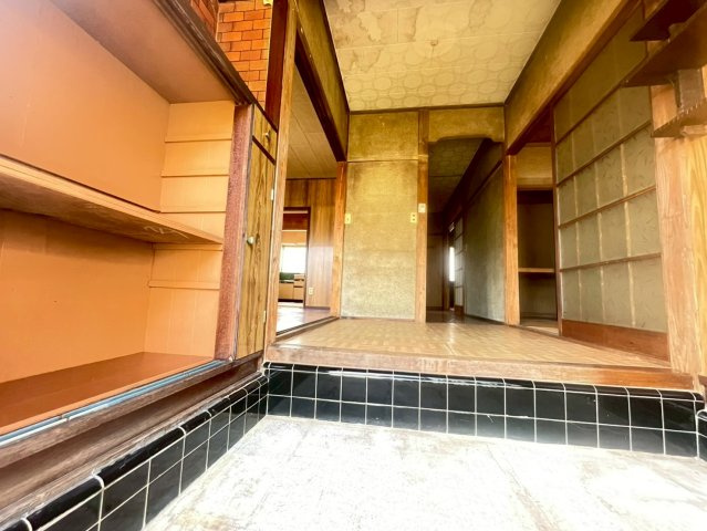 八街市中古戸建の玄関