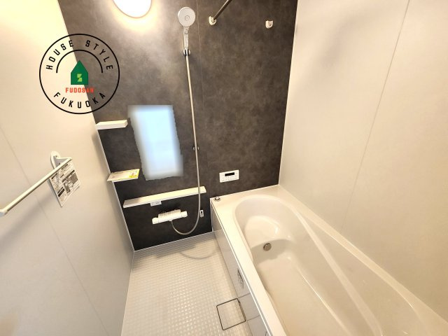 福岡市東区千早2丁目第5-2棟(2号棟)の内観：施工例|1日の疲れを癒してくれる広々バスルーム。雨の日のお洗濯にも大活躍な浴室乾燥機付です！