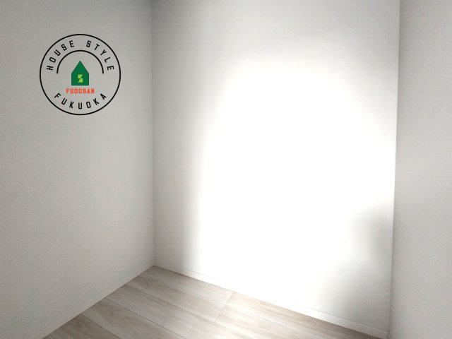 福岡市東区千早2丁目第5-2棟(2号棟)の内観：施工例|洋服や大きな荷物が多い方や人数の多いご家族などは、一般的なクローゼットよりもウォークインクローゼットのほうが使い勝手が良いです。