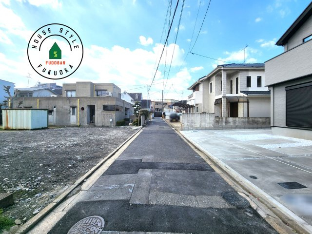 福岡市東区千早2丁目第5-2棟(2号棟)の前面道路含む現地写真|前面道路です。