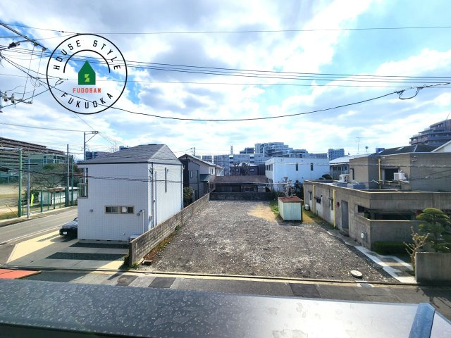 福岡市東区千早2丁目第5-2棟(2号棟)の展望|窓から緑が見える物件も魅力的です。