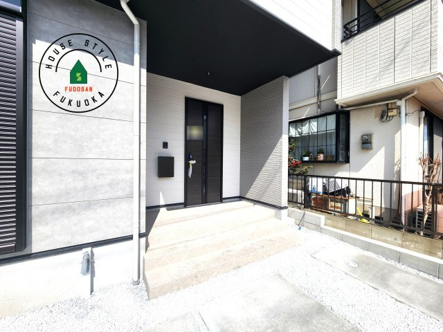 福岡市東区千早2丁目第5-2棟(2号棟)の外観：施工例|おでかけの時も帰った時も、「我が家」を最初に感じでもらえる素敵な空間に。