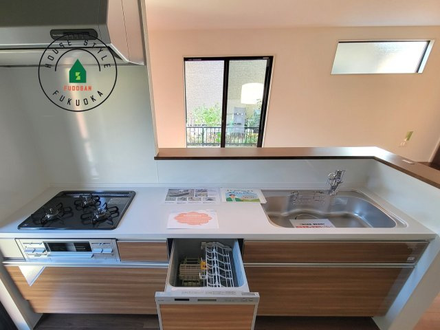 那珂川市今光8丁目第3-2棟（2号棟）の内観：施工例|キッチン。グリル・食器洗い乾燥機・浄水器も完備。