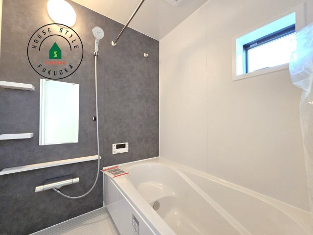 糸島市前原南2丁目第1-1棟(1号棟)　の内観：施工例|1日の疲れを癒してくれる広々バスルーム。雨の日のお洗濯にも大活躍な浴室乾燥機付です！