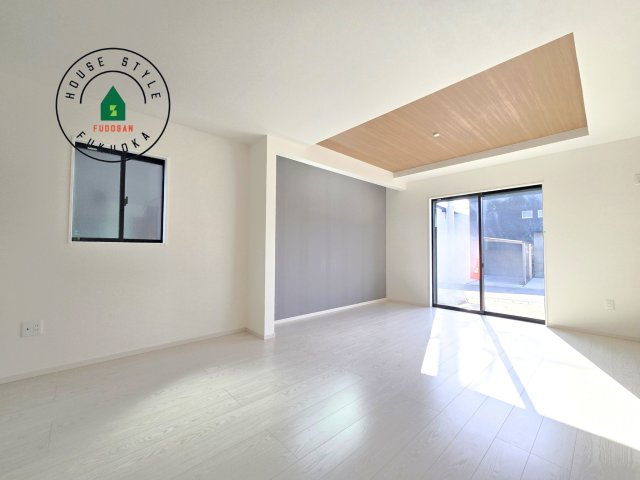 福岡市早良区次郎丸1町目第2-1棟（2号棟）　の内観：施工例|キッチンからリビングをしっかり確認できます。家族の笑顔があふれる空間になりそうですね。