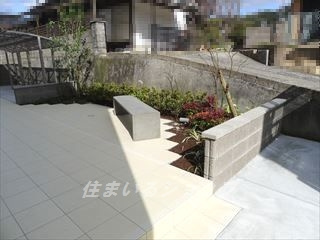 ヒルズＫ＆Ｍのその他|玄関先にベンチあり