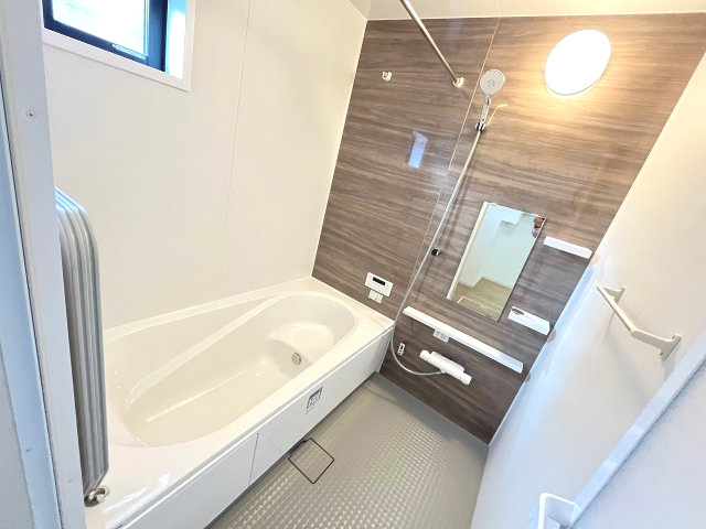 【浴室】 | 福岡市東区香椎2丁目3期　1号棟（全2棟）【仲介手数料無料・0円】 | 施工例。浴室です。施工例は完成時と異なる場合があります。