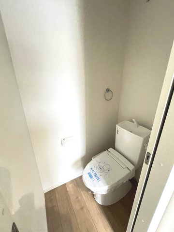 【トイレ】 | 福岡市東区香椎2丁目3期　1号棟（全2棟）【仲介手数料無料・0円】 | 施工例。1階のトイレです。施工例は完成時と異なる場合があります。