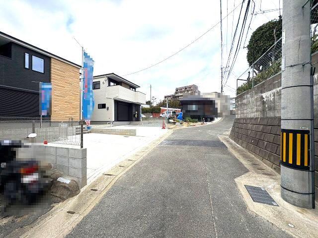 【その他】 | 福岡市東区香椎2丁目3期　1号棟（全2棟）【仲介手数料無料・0円】 | 現地写真。前面道路です。