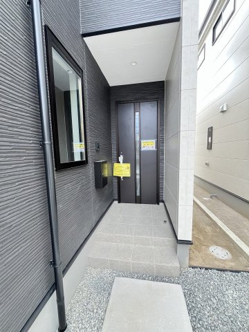 【玄関】 | 福岡市東区香椎2丁目3期　1号棟（全2棟）【仲介手数料無料・0円】 | 施工例。施工例は完成時と異なる場合があります。