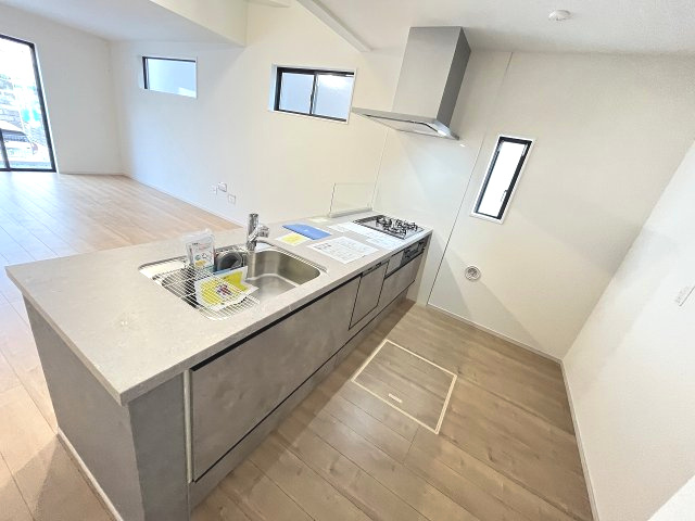 【キッチン】 | 福岡市東区香椎2丁目3期　1号棟（全2棟）【仲介手数料無料・0円】 | 施工例。施工例は完成時と異なる場合があります。
