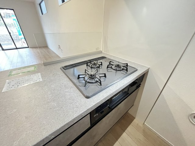 【キッチン】 | 福岡市東区香椎2丁目3期　1号棟（全2棟）【仲介手数料無料・0円】 | 施工例。施工例は完成時と異なる場合があります。