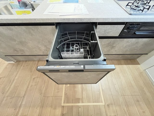 【キッチン】 | 福岡市東区香椎2丁目3期　1号棟（全2棟）【仲介手数料無料・0円】 | 施工例。施工例は完成時と異なる場合があります。