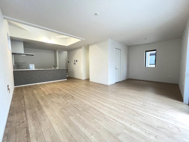 【居間・リビング】 | 福岡市東区香椎2丁目3期　1号棟（全2棟）【仲介手数料無料・0円】 | 施工例。リビングです。施工例は完成時と異なる場合があります。