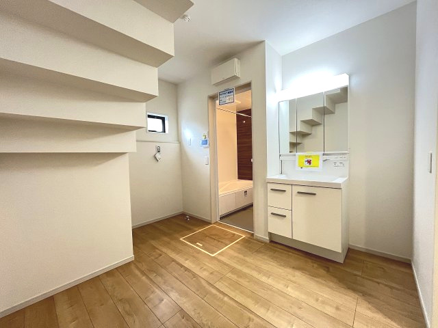 【洗面所】 | 福岡市東区香椎2丁目3期　1号棟（全2棟）【仲介手数料無料・0円】 | 施工例。施工例は完成時と異なる場合があります。