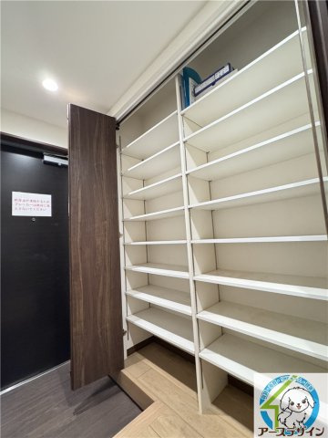 A-CUBE HONMACHIの玄関