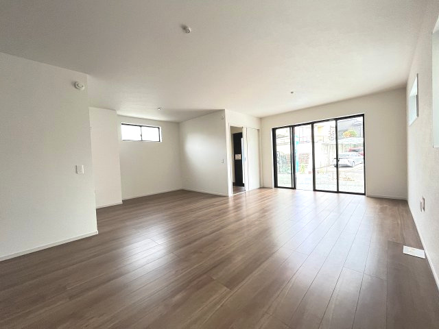 【居間・リビング】 | 福岡市東区香椎2丁目3期　2号棟（全2棟）【仲介手数料無料・0円】 | 施工例。施工例は完成時と異なる場合があります。