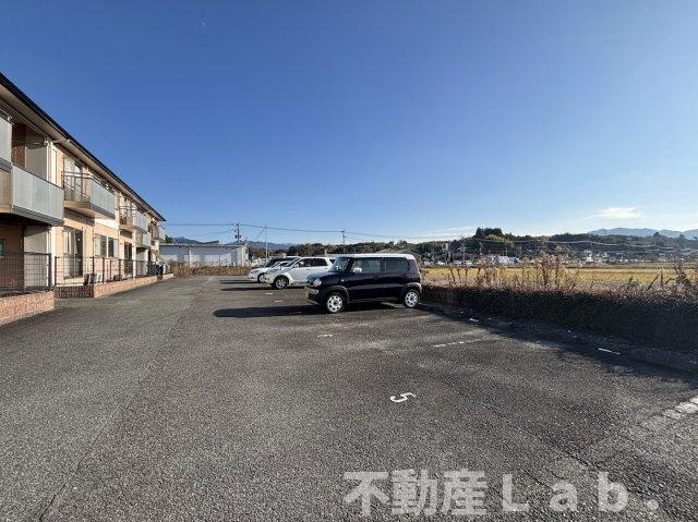 シャンフレーズの駐車場