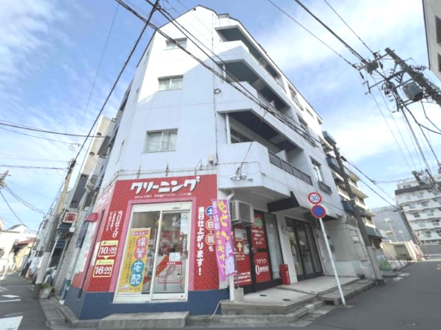谷田貝ビル（ヤタガイビル）のエントランス