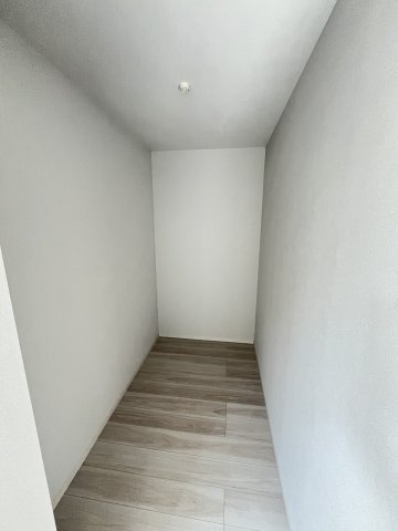 【収納】 | 福岡市中央区港3丁目1期　1号棟（全1棟）【仲介手数料無料・0円】 | 現地写真。ウォークインクローゼットです。