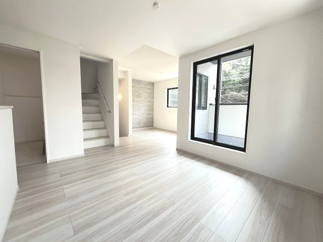 【居間・リビング】 | 福岡市中央区港3丁目1期　1号棟（全1棟）【仲介手数料無料・0円】 | 現地写真。