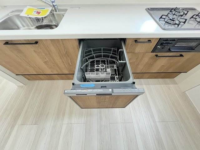 【キッチン】 | 福岡市中央区港3丁目1期　1号棟（全1棟）【仲介手数料無料・0円】 | 現地写真。食洗器が付いてます。