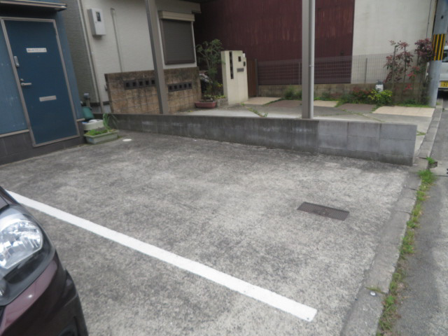 Leo　Takedamachiの駐車場