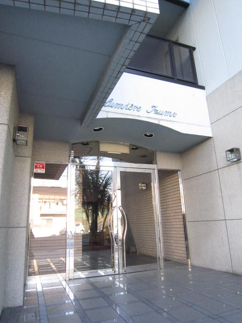 ルミエール泉のエントランス