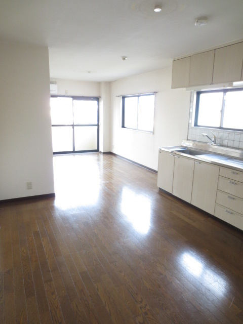 ルミエール泉の居間・リビング