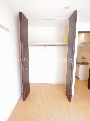 小平市上水新町３丁目のアパートの収納