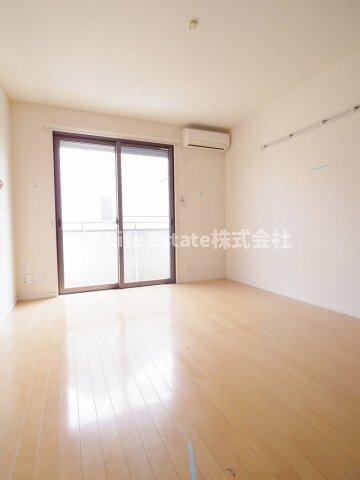 小平市上水新町３丁目のアパートの居間・リビング