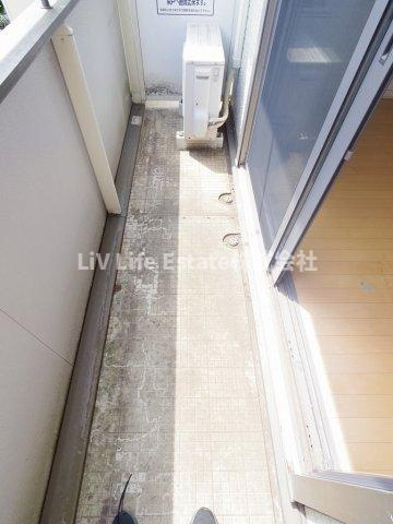 小平市上水新町３丁目のアパートのバルコニー