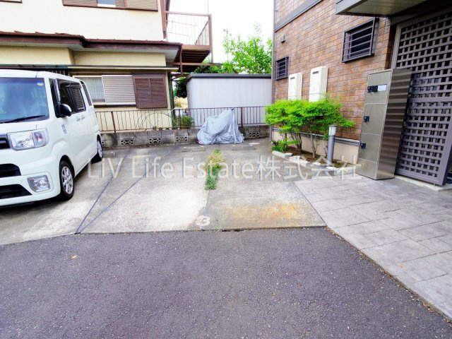 プラムツリーの駐車場