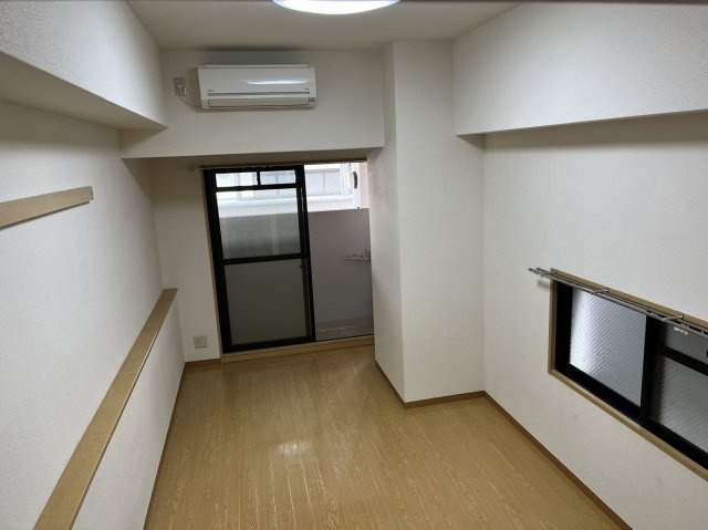 アンピール伏見桃山の洋室