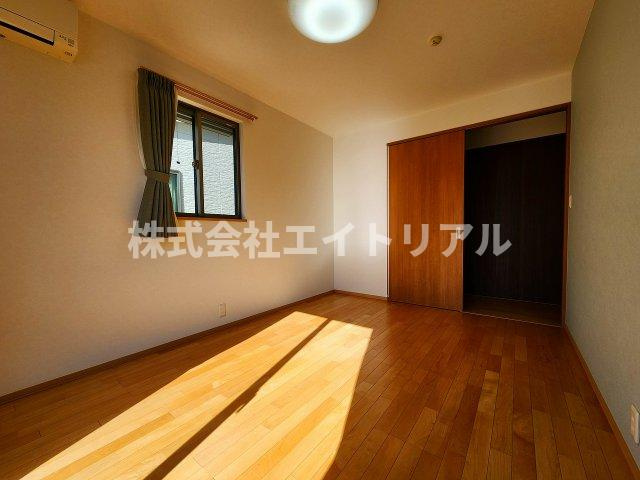 豊橋市三ツ相町　中古戸建の洋室|2階　洋室6.6帖　西
