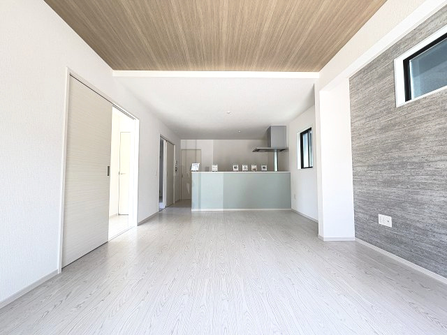 【居間・リビング】 | 福岡市南区長住7丁目1期　2号棟（全2棟）【仲介手数料無料・0円】 | 施工例。施工例は完成時と異なる場合があります。