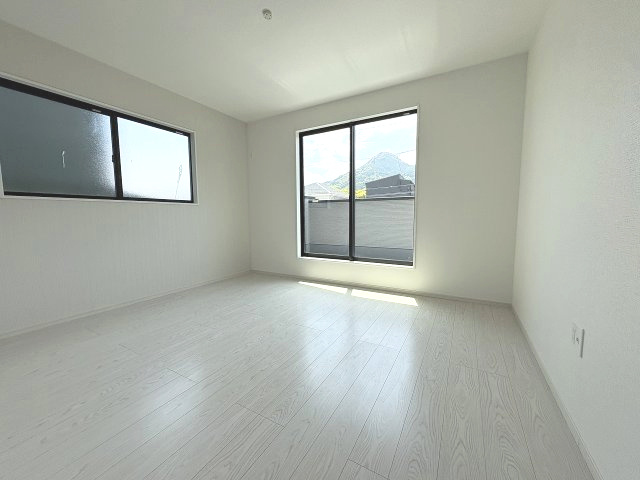 【寝室】 | 福岡市南区長住7丁目1期　2号棟（全2棟）【仲介手数料無料・0円】 | 施工例。施工例は完成時と異なる場合があります。