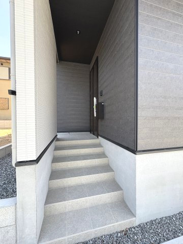 【玄関】 | 福岡市南区長住7丁目1期KT　2号棟（全2棟）【仲介手数料無料・0円】 | 現地写真。