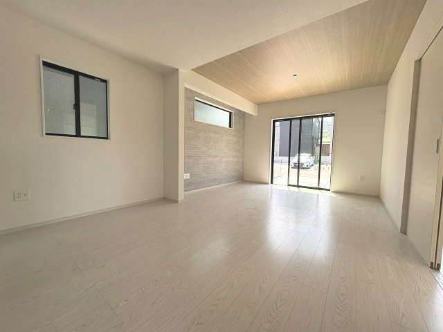 【居間・リビング】 | 福岡市南区長住7丁目1期　2号棟（全2棟）【仲介手数料無料・0円】 | 施工例。施工例は完成時と異なる場合があります。