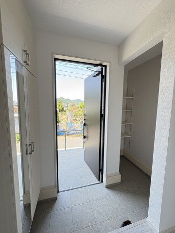 【玄関】 | 福岡市南区長住7丁目1期　2号棟（全2棟）【仲介手数料無料・0円】 | 施工例。施工例は完成時と異なる場合があります。