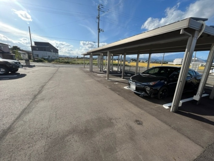 フィーノeの駐車場