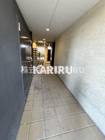 b.shadeのエントランス|落ち着いたエントランスです