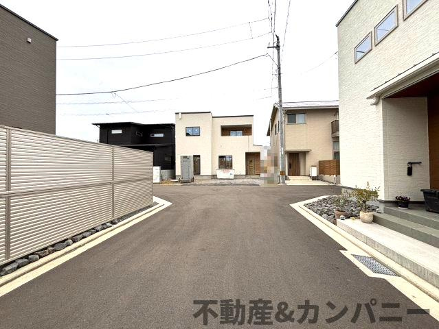堀江町の新築のおうちNo.7　松山市堀江町新築戸建の前面道路含む現地写真|前面道路含む現地写真です