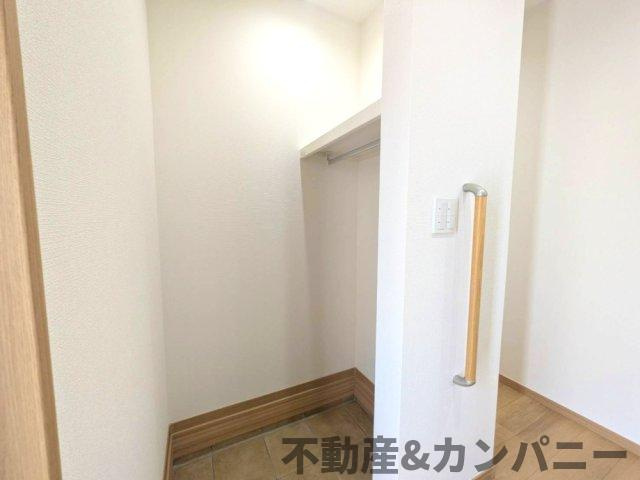 堀江町の新築のおうちNo.7　松山市堀江町新築戸建のその他|玄関収納です。