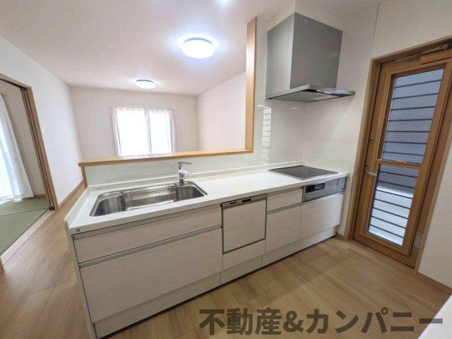 堀江町の新築のおうちNo.7　松山市堀江町新築戸建のキッチン|コンパクトなキッチンで掃除もラクラク