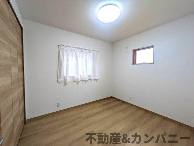 堀江町の新築のおうちNo.7　松山市堀江町新築戸建の洋室|落ち着いた色調の洋室です