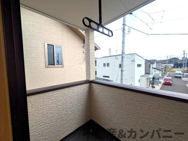 堀江町の新築のおうちNo.7　松山市堀江町新築戸建のバルコニー|外からの目が気にならないバルコニーで洗濯物が干せます