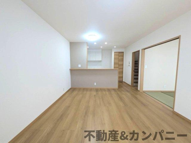 堀江町の新築のおうちNo.7　松山市堀江町新築戸建の居間・リビング|使いやすい居間です