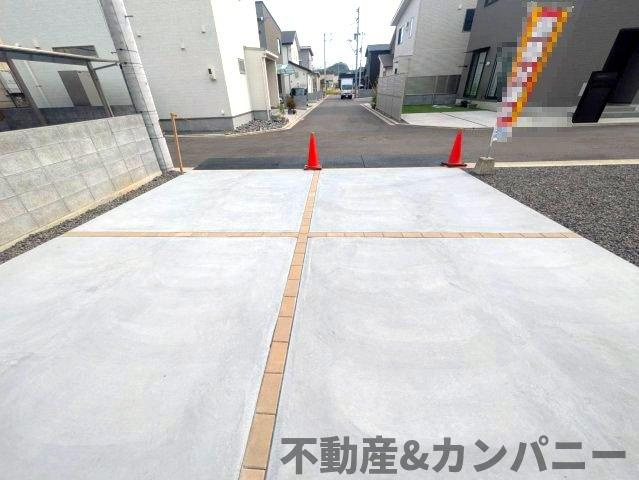 堀江町の新築のおうちNo.7　松山市堀江町新築戸建の駐車場|駐車場があるので、車を買う予定の方も安心です